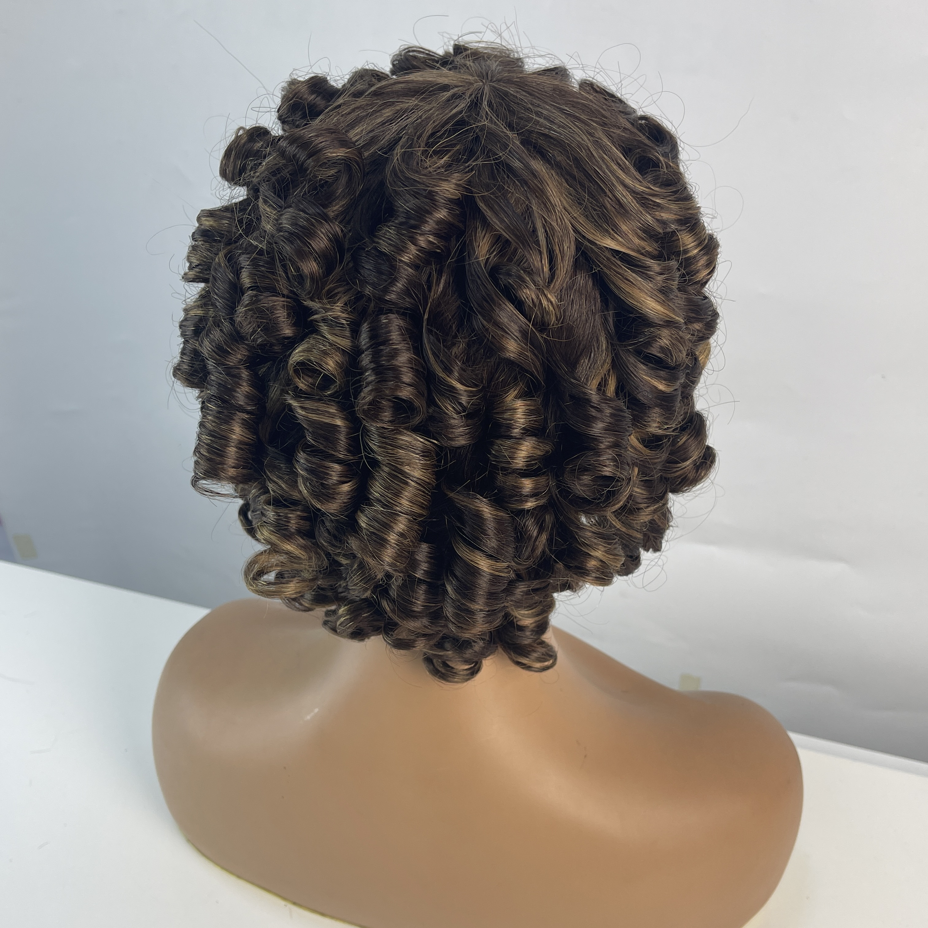 Peluca de cabello humano afro rizado con flequillo Virgen brasileña Cambia de cabello humano rizado corto para mujeres negras